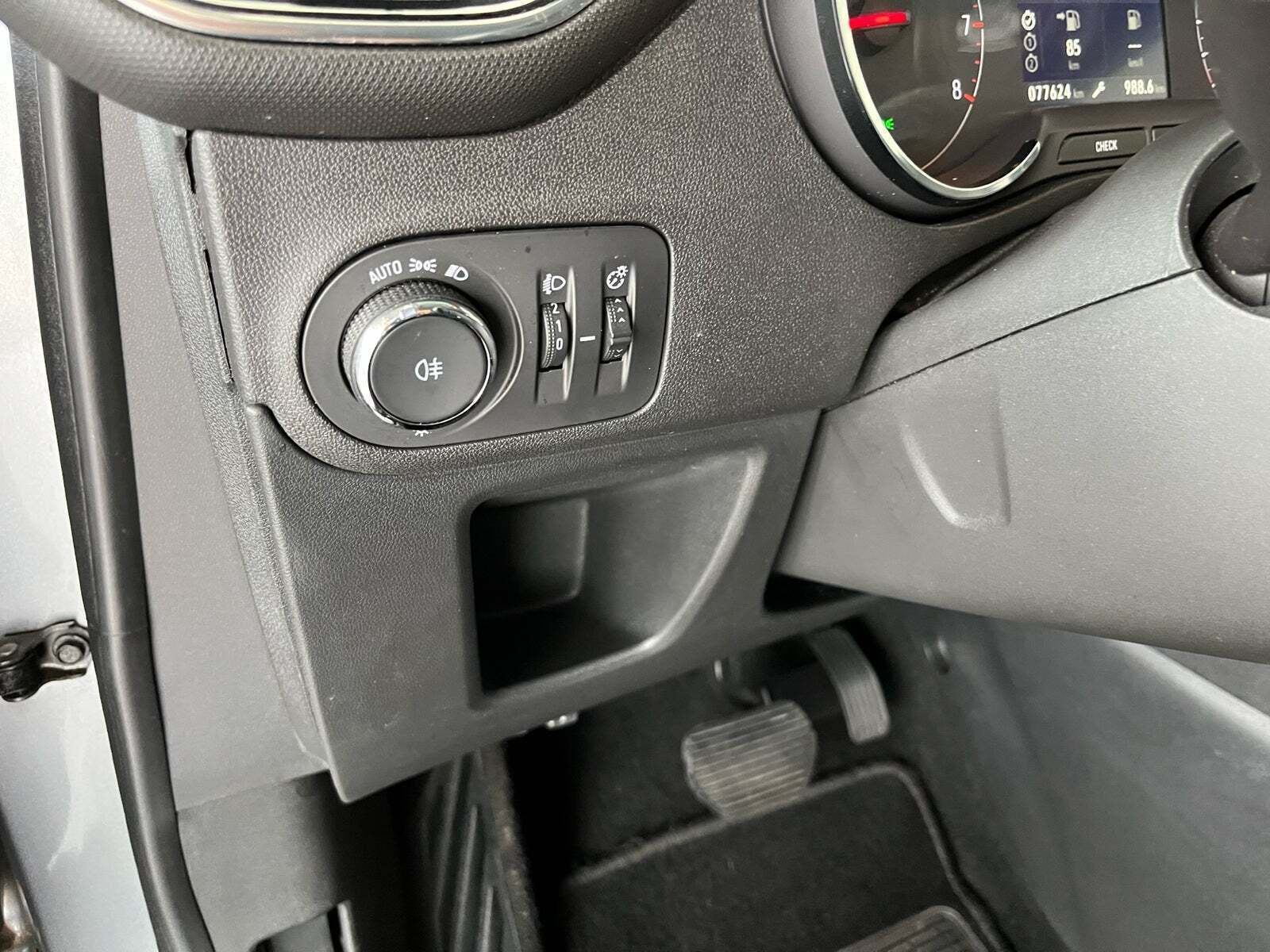 Grå Opel Crossland X fra 2018