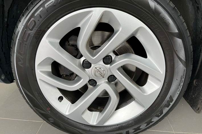 Grå Opel Crossland X fra 2018