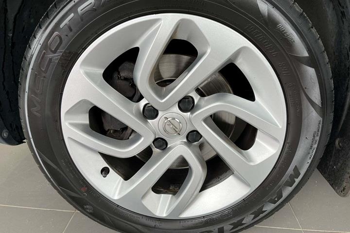 Grå Opel Crossland X fra 2018
