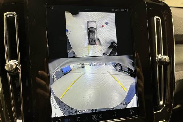 Beige Volvo EC40 fra 2025