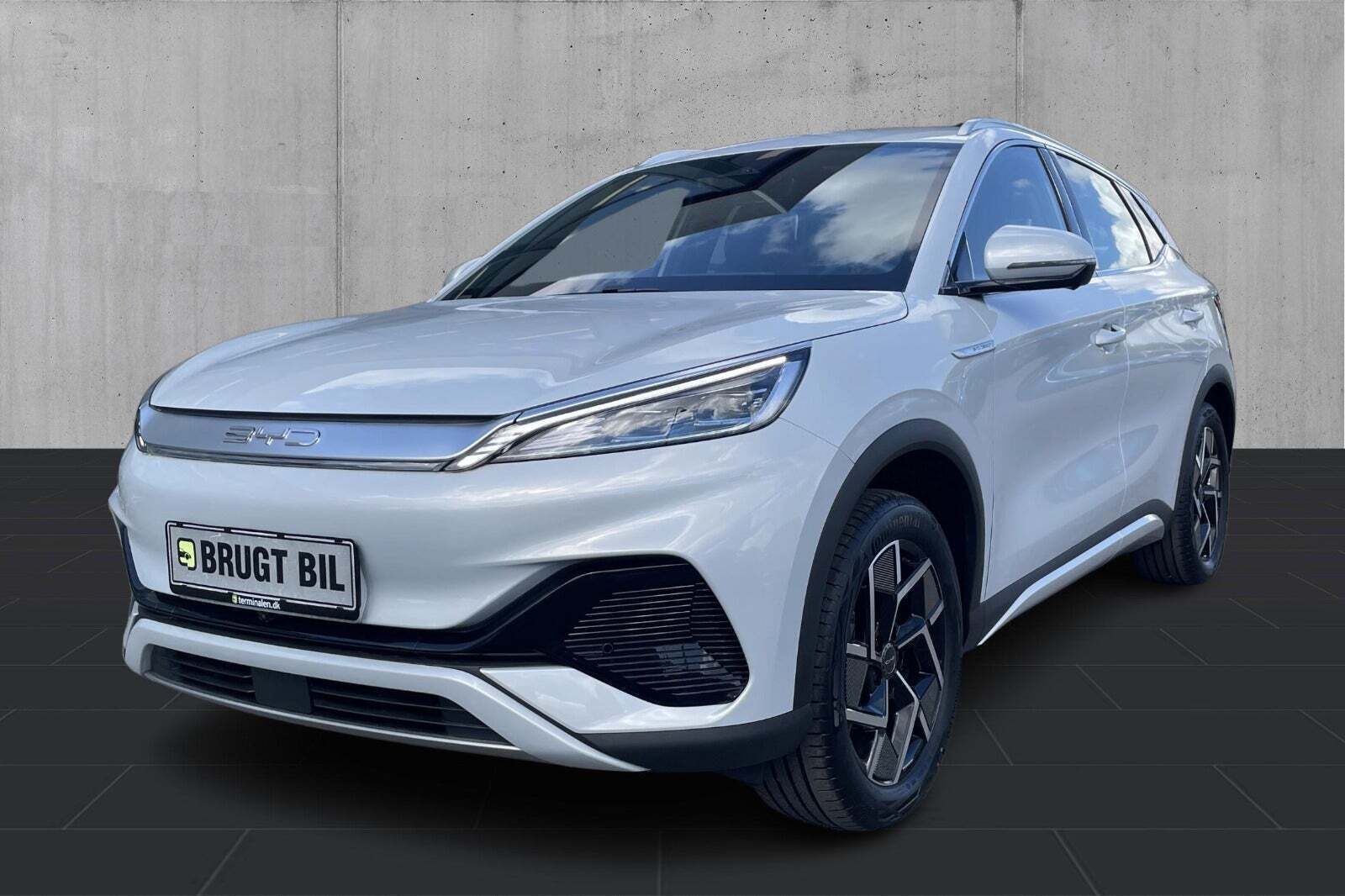 Hvid BYD Atto 3 fra 2023 set udefra