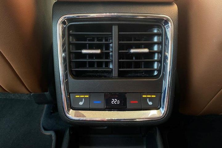 Blå Skoda Enyaq fra 2023