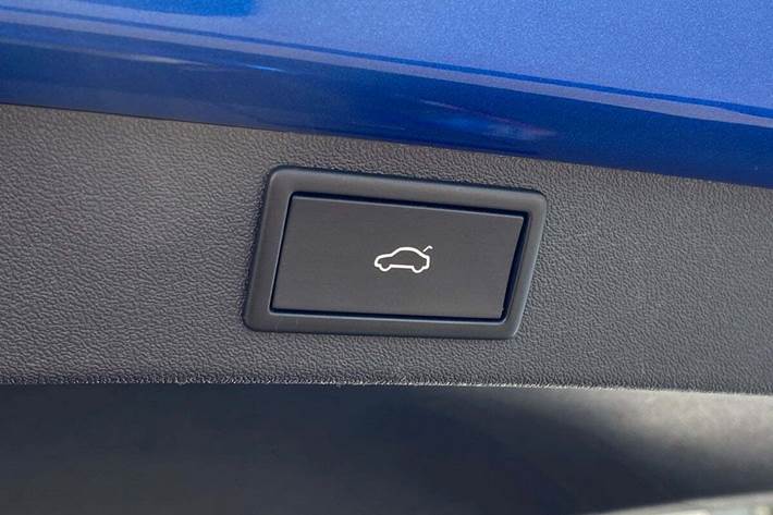 Blå Skoda Enyaq fra 2023