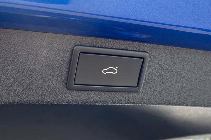 Blå Skoda Enyaq fra 2023