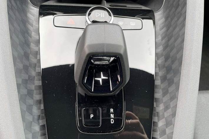 Grå Polestar 2 fra 2023