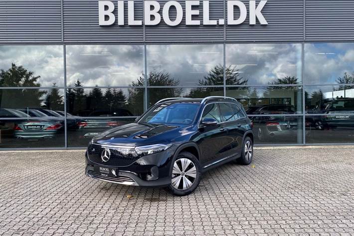 Sort Mercedes EQB300 fra 2024 set udefra