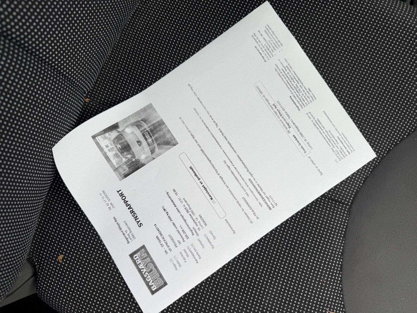 Grå Peugeot 107 fra 2008 set udefra