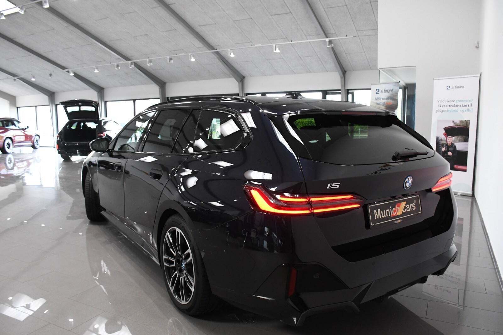 Sort BMW i5 fra 2025