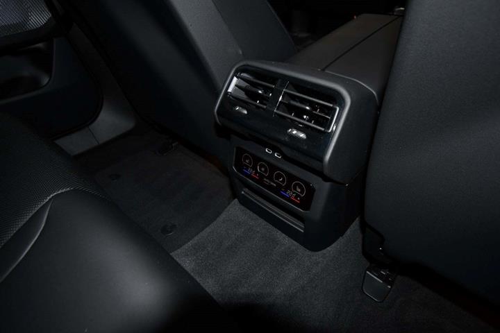 Sort BMW i5 fra 2025
