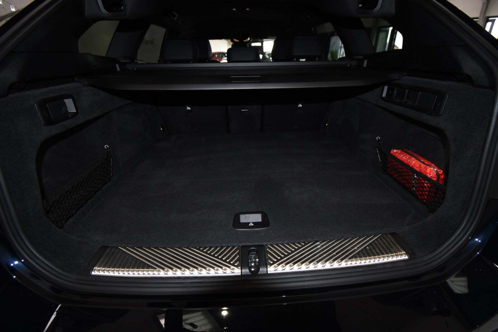 Sort BMW i5 fra 2025