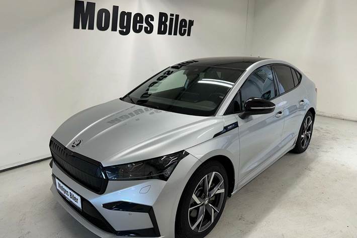 Sølv Skoda Enyaq fra 2024 set udefra