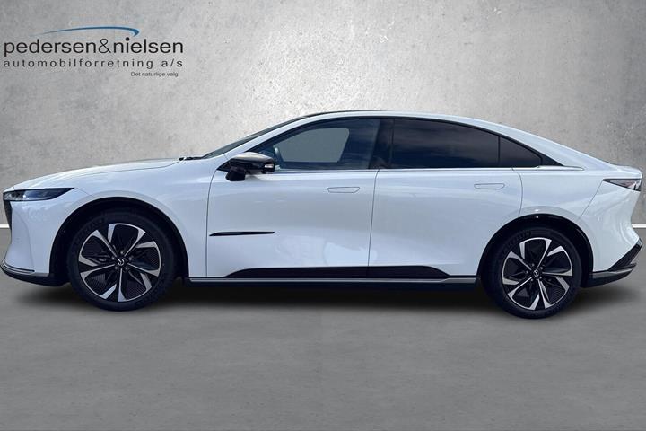 Hvid Mazda 6e fra 2025