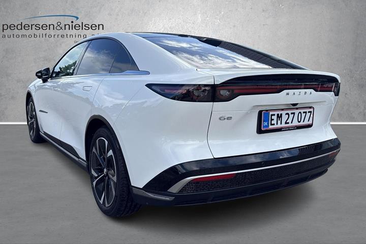 Hvid Mazda 6e fra 2025