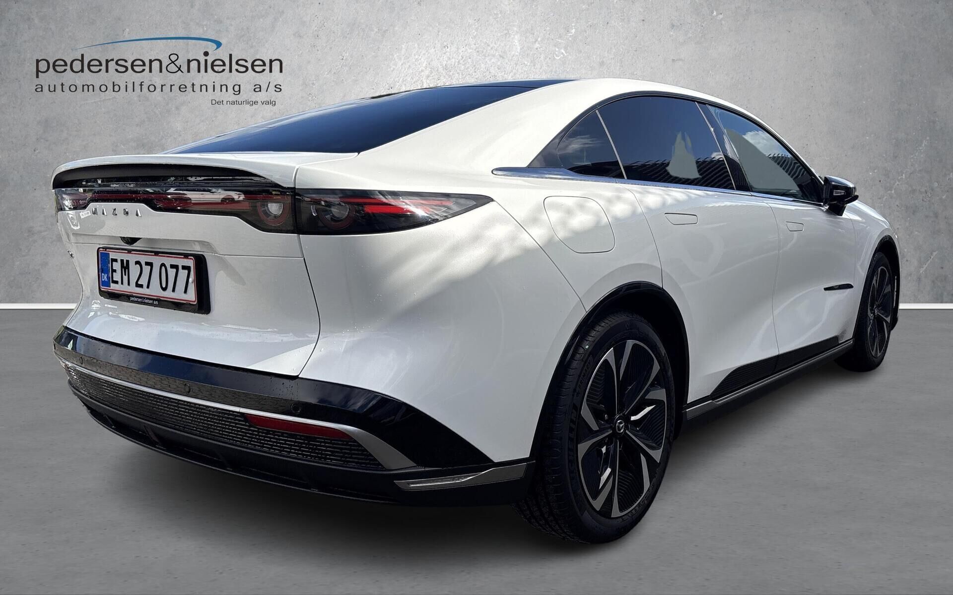 Hvid Mazda 6e fra 2025