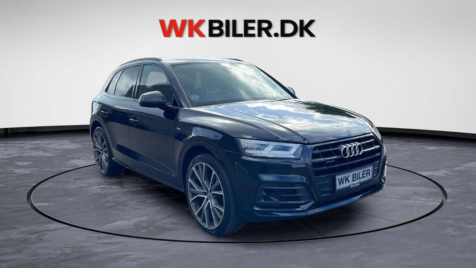Sort Audi Q5 fra 2018 set udefra
