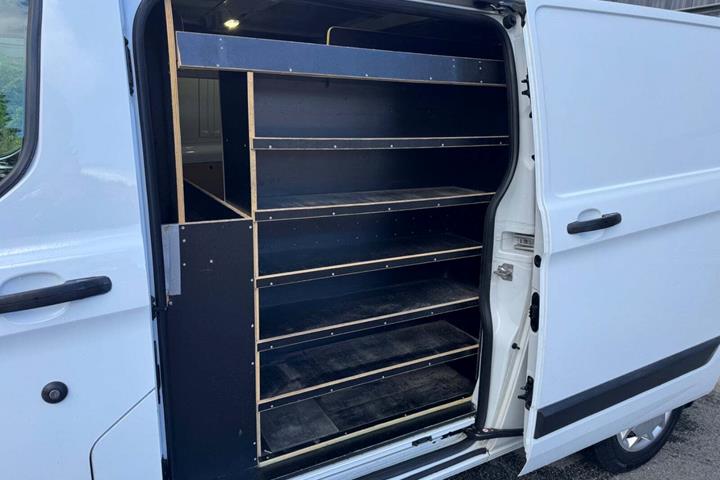 Hvid Ford Transit Custom 340 L2 fra 2017 set udefra