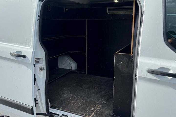 Hvid Ford Transit Custom 340 L2 fra 2017 set udefra