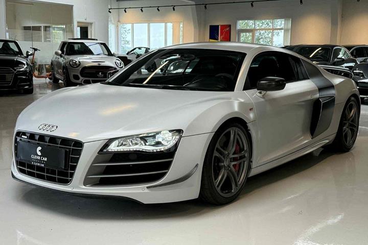 Sølv Audi R8 fra 2011