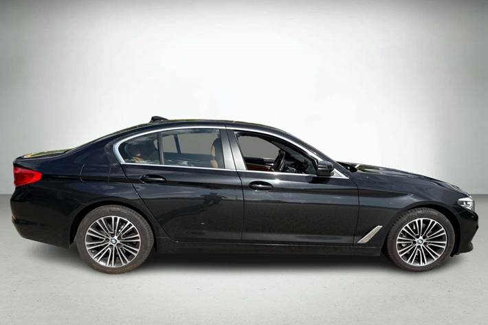 Sort BMW 530i fra 2019