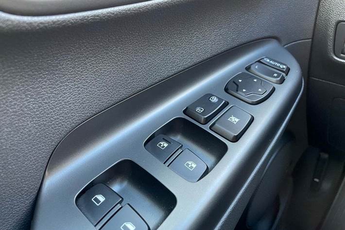 Grå Hyundai Kona fra 2023