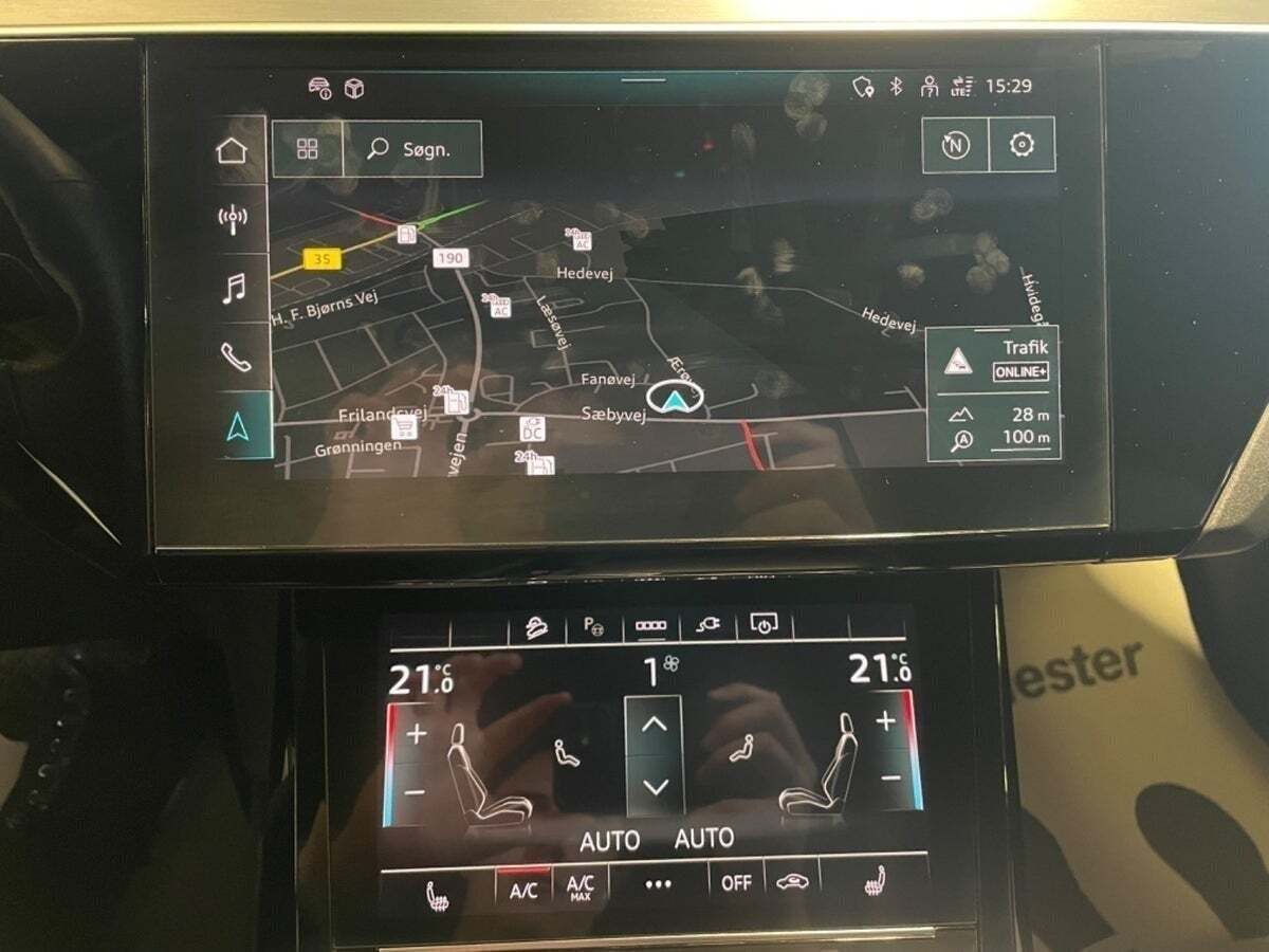 Grå Audi e-tron fra 2023