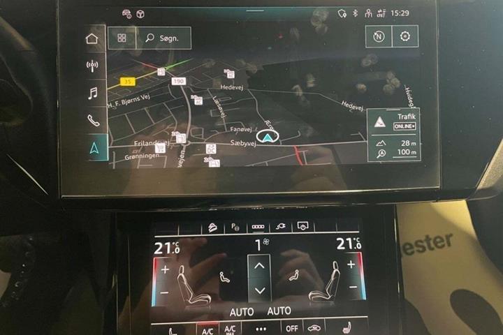 Grå Audi e-tron fra 2023