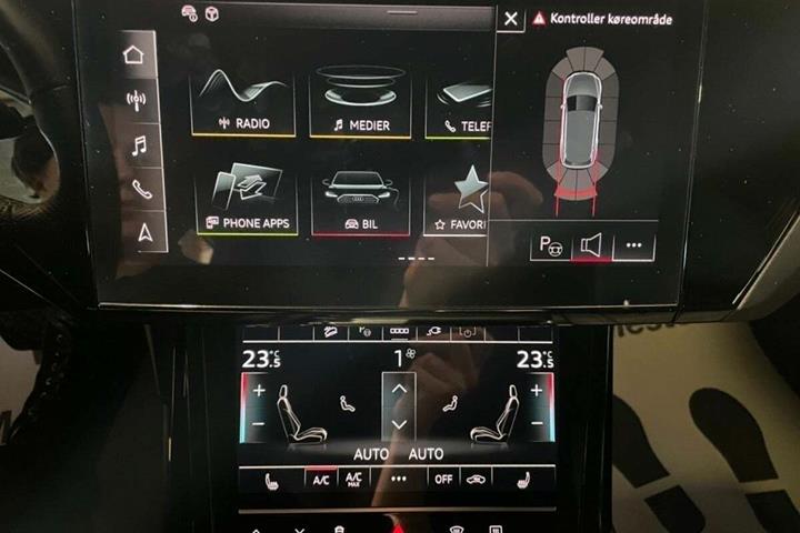 Grå Audi e-tron fra 2023