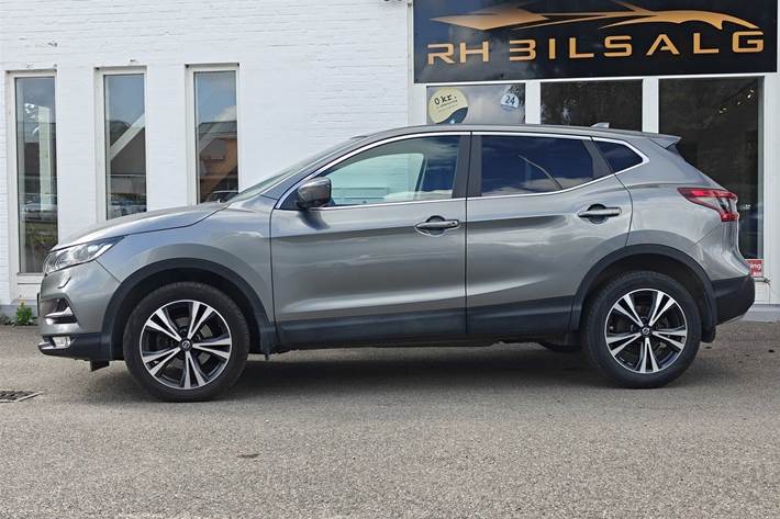 Grå Nissan Qashqai fra 2017