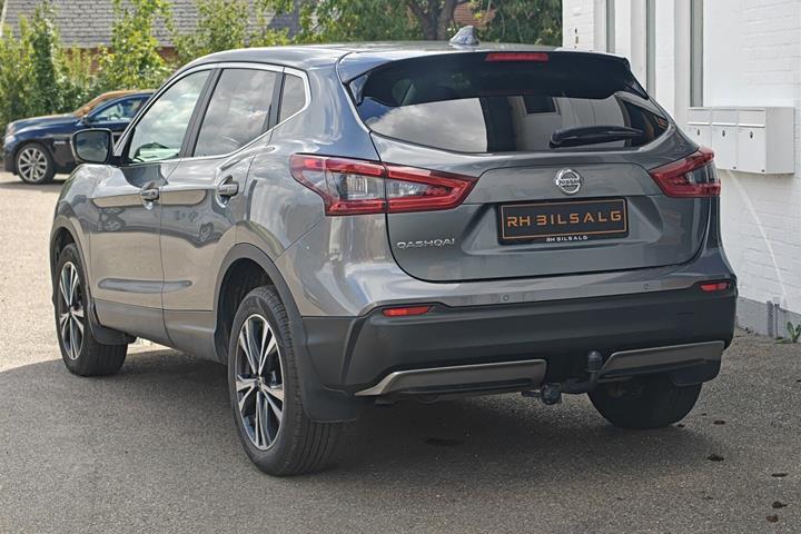 Grå Nissan Qashqai fra 2017