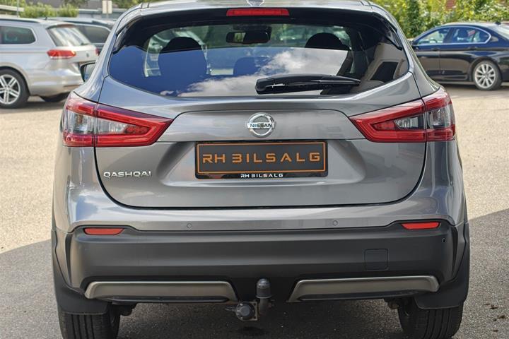 Grå Nissan Qashqai fra 2017