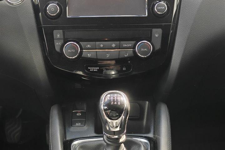 Grå Nissan Qashqai fra 2017