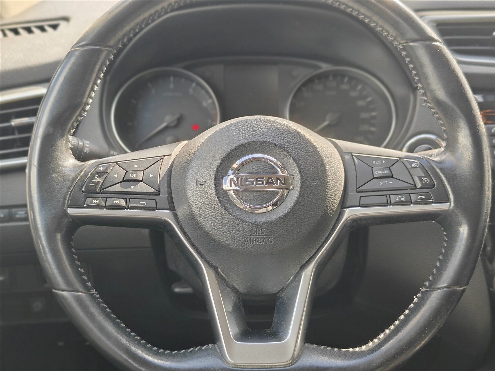 Grå Nissan Qashqai fra 2017