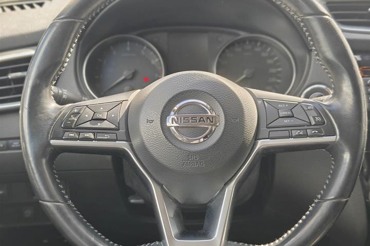 Grå Nissan Qashqai fra 2017