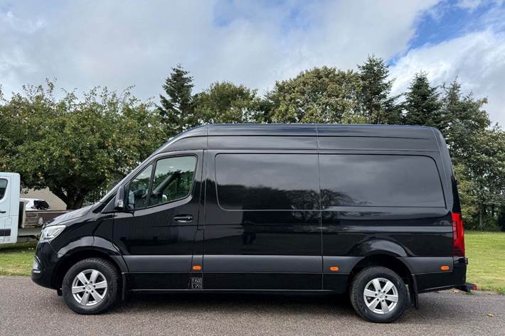Sort Mercedes Sprinter 316 fra 2019