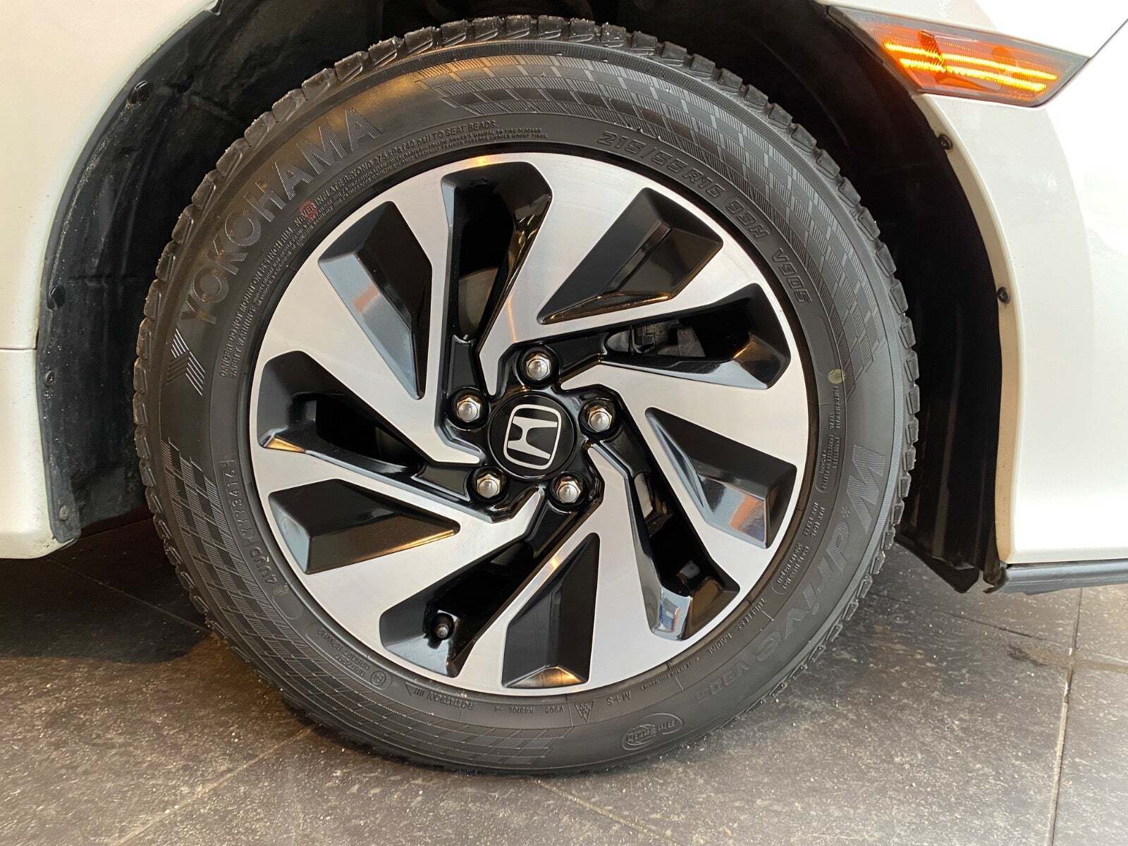 Honda Civic 1,0 VTEC Turbo Elegance CVT