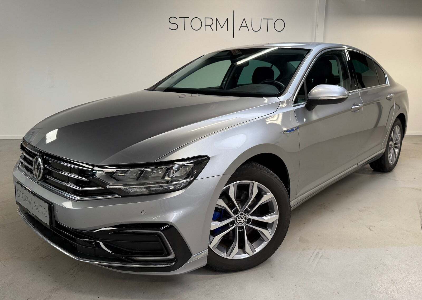 Sølv VW Passat fra 2020