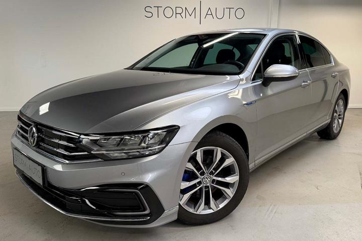 Sølv VW Passat fra 2020