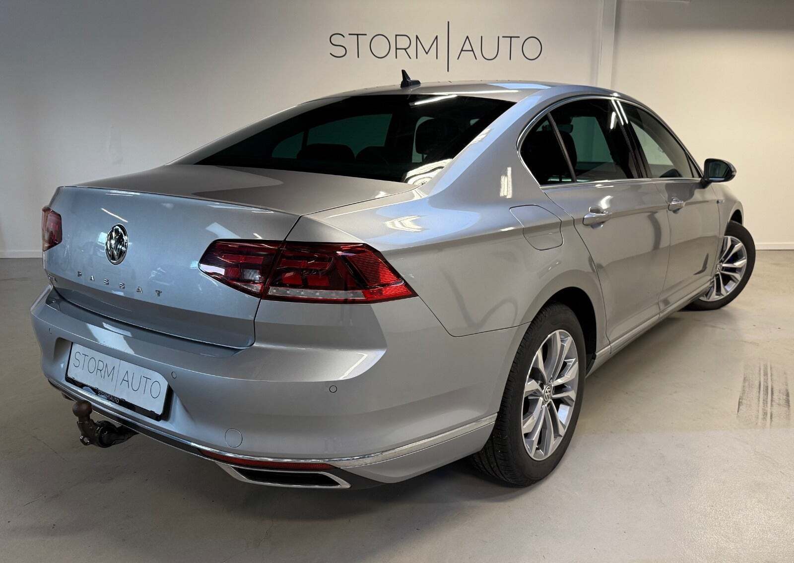 Sølv VW Passat fra 2020