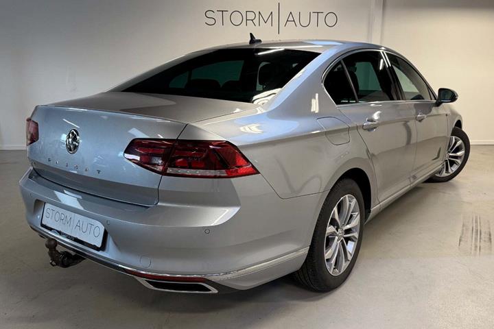 Sølv VW Passat fra 2020