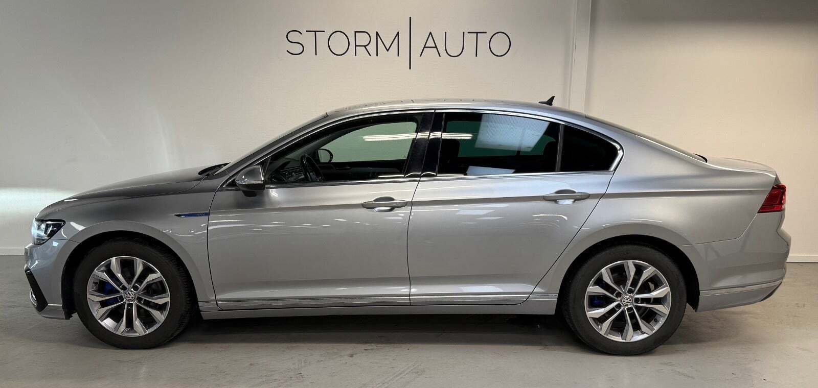 Sølv VW Passat fra 2020
