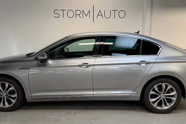 Sølv VW Passat fra 2020