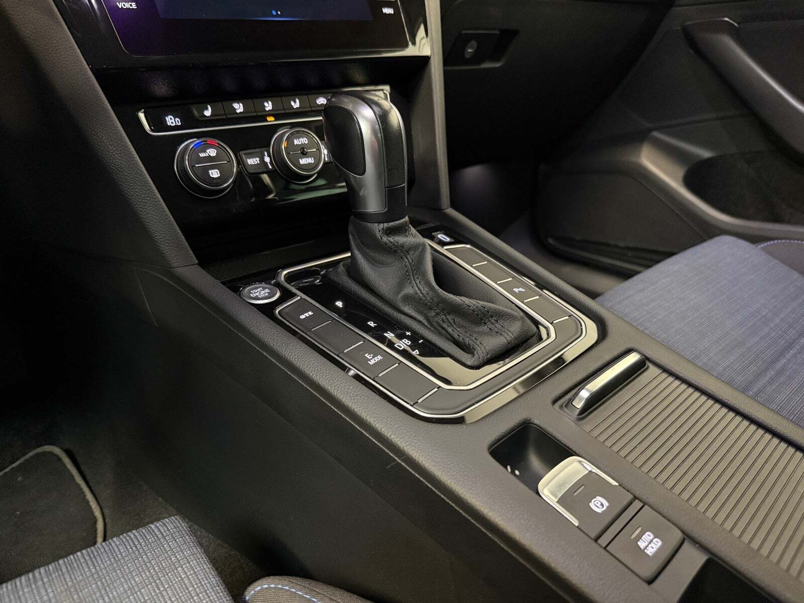 Sølv VW Passat fra 2020