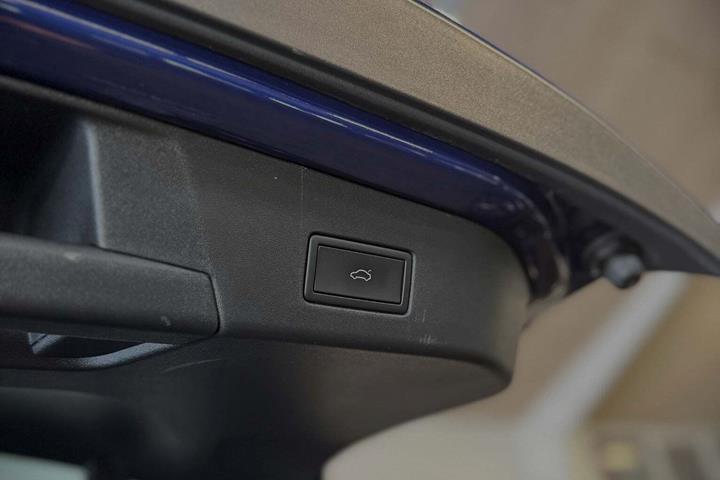 Blå VW ID.4 fra 2023