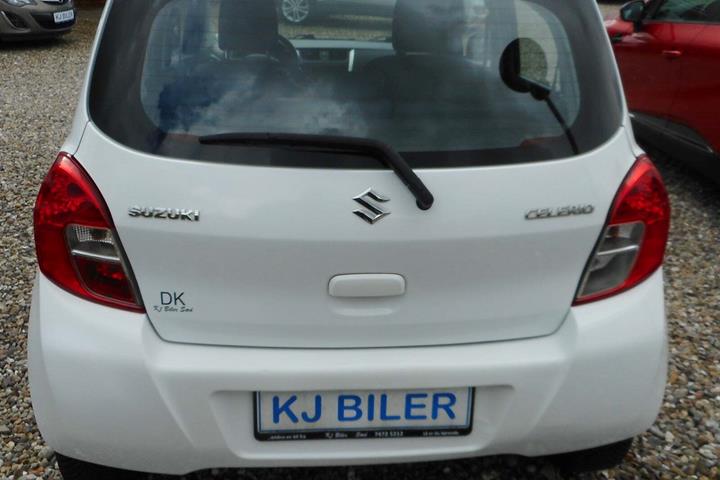 Hvid Suzuki Celerio fra 2015 set udefra