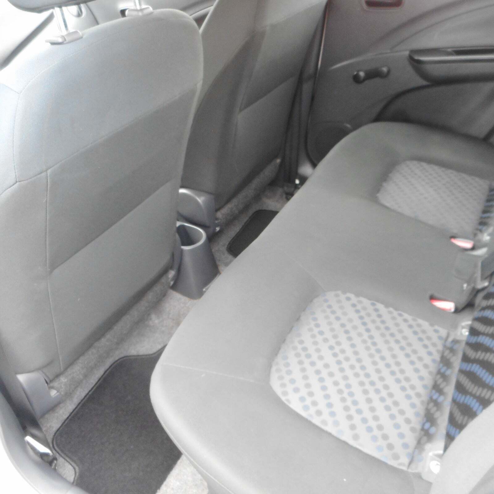 Hvid Suzuki Celerio fra 2015 set indefra