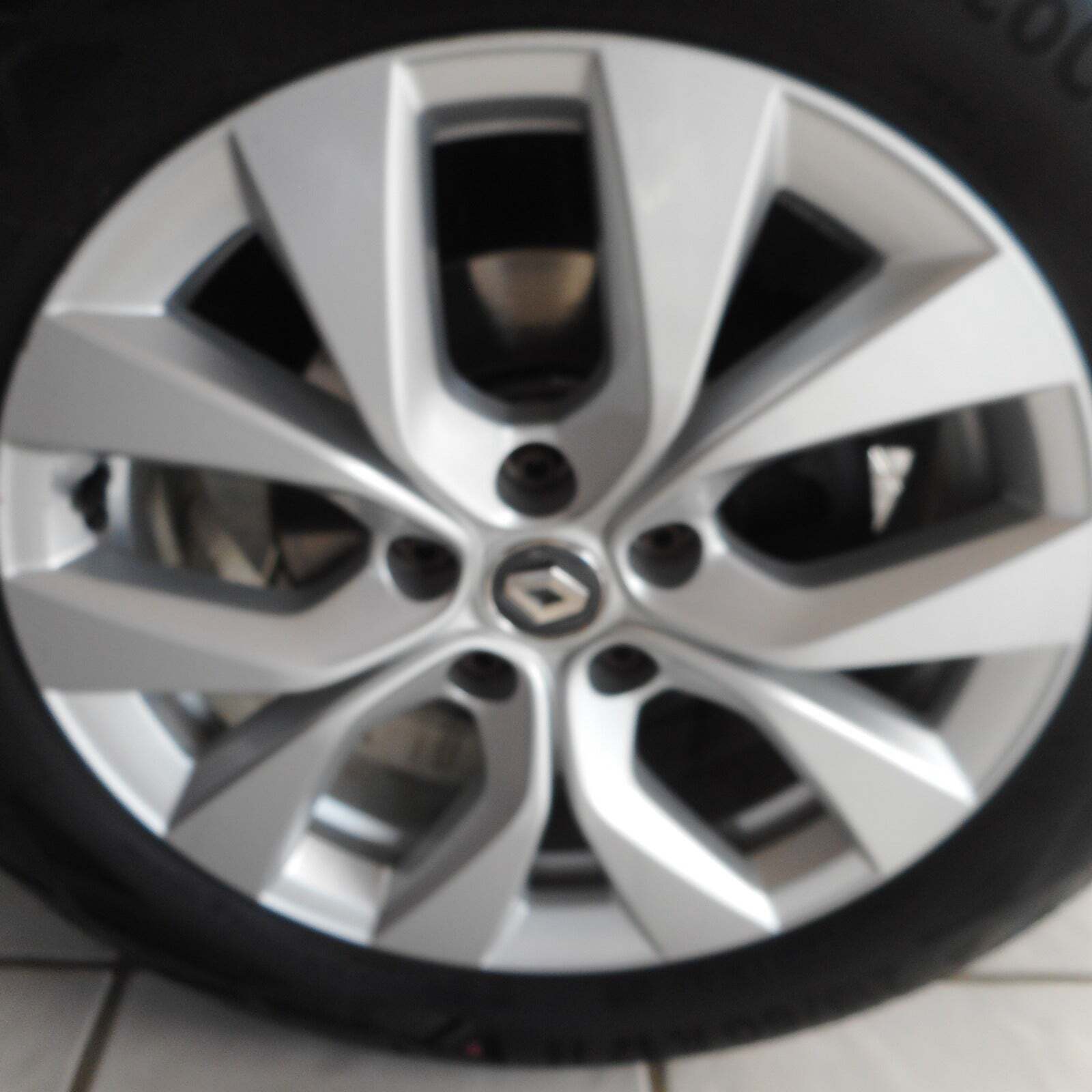 Grå Renault Captur fra 2020