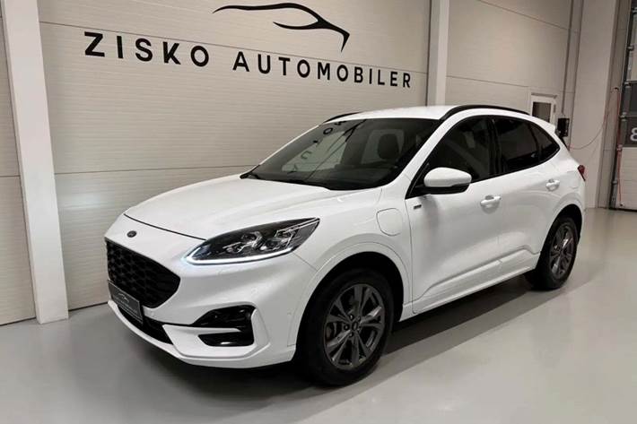 Hvid Ford Kuga fra 2021 set udefra