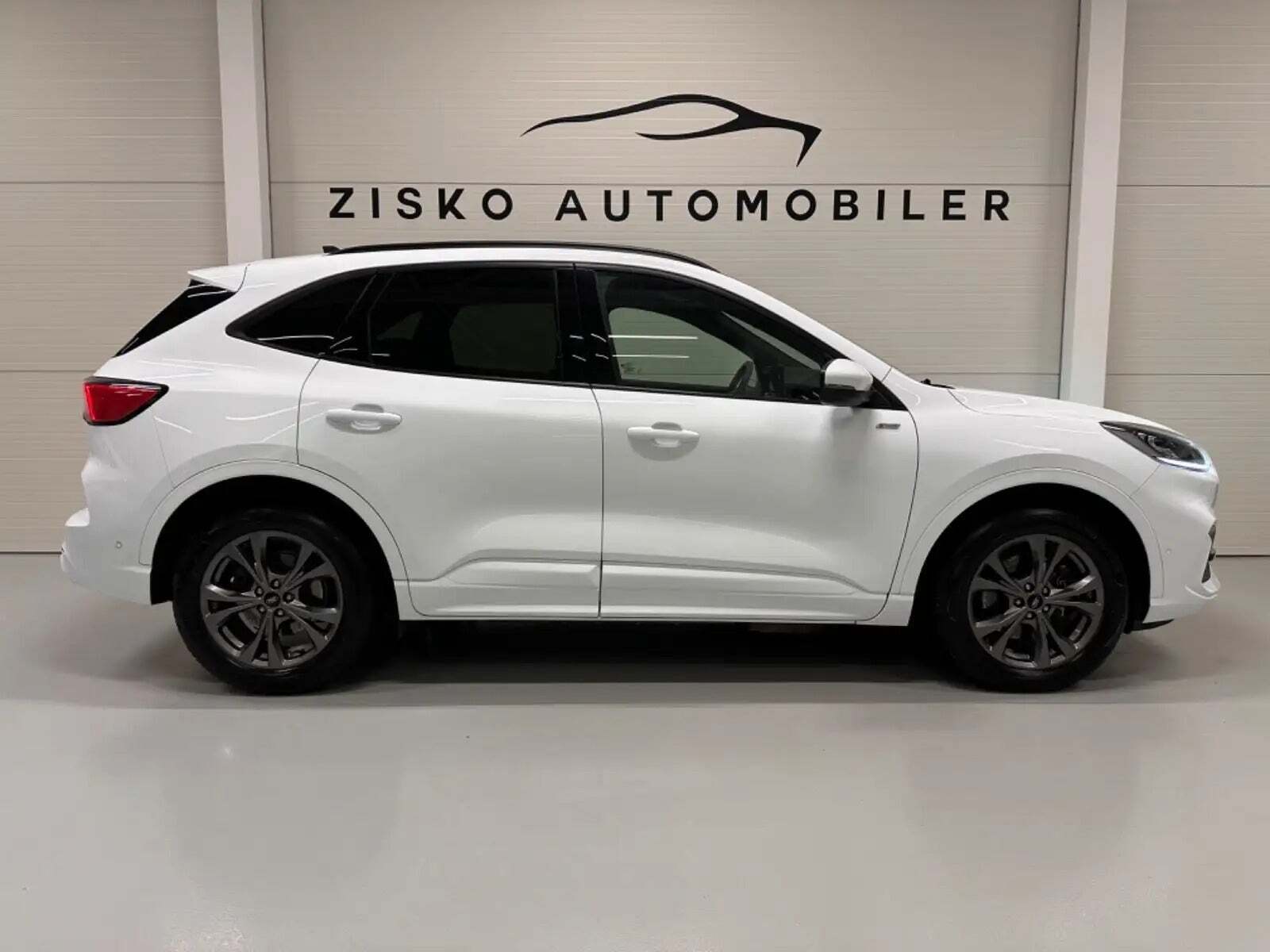 Ford Kuga 2,5 PHEV ST-Line X CVT