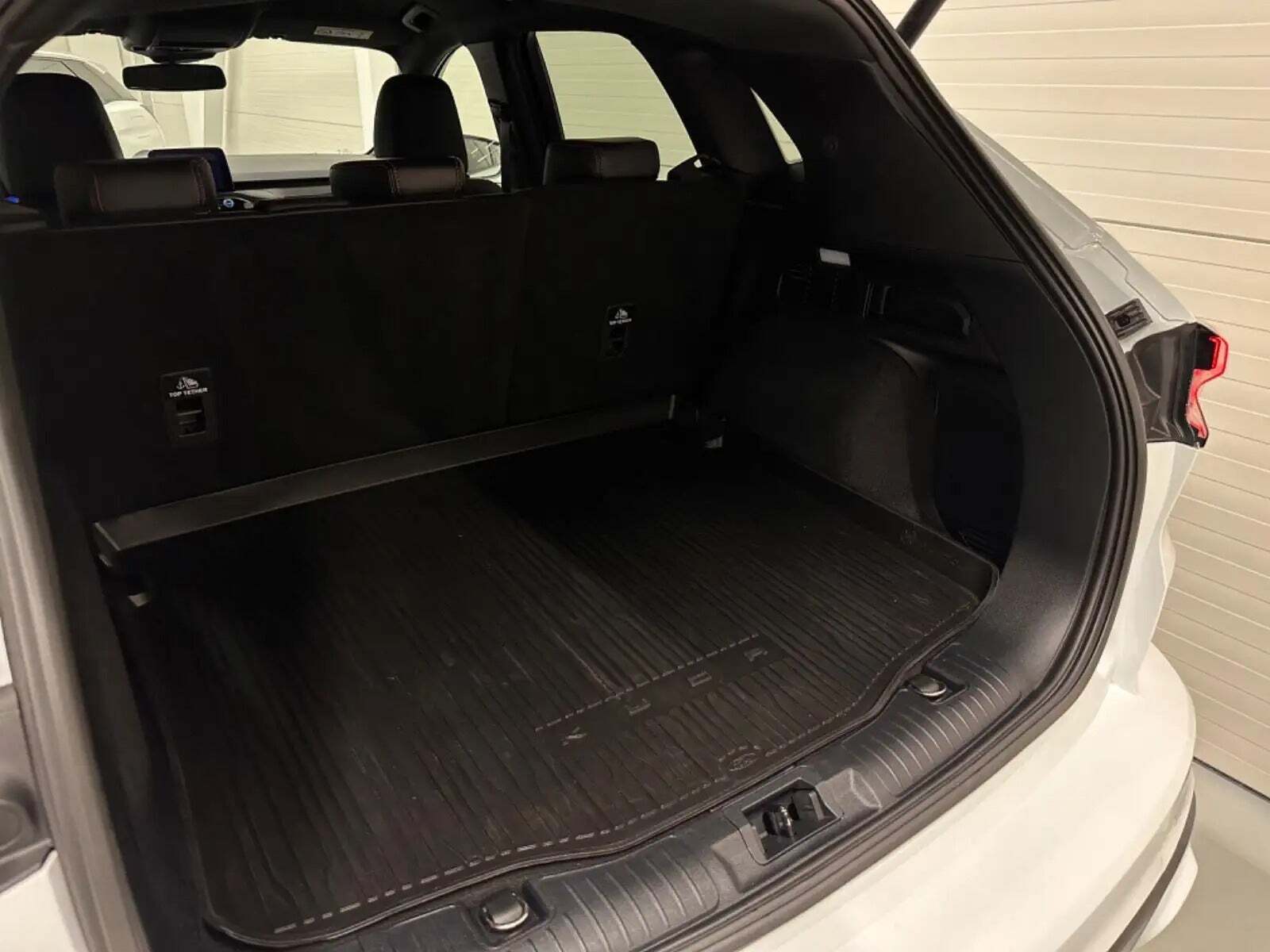 Hvid Ford Kuga fra 2021