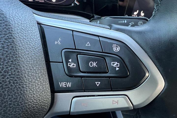 Hvid VW Golf VIII fra 2021